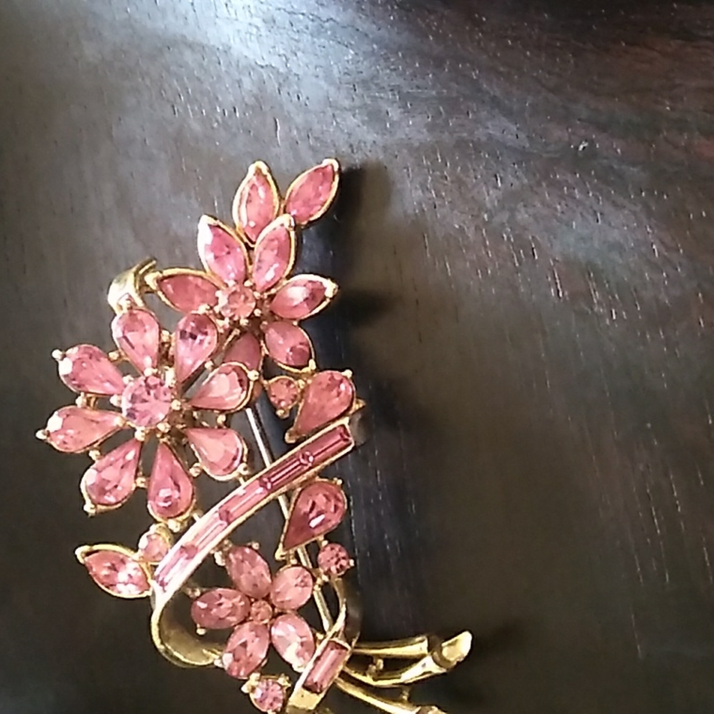 Vintage Corocraft Electroplated Pink Crystal Brooch.
